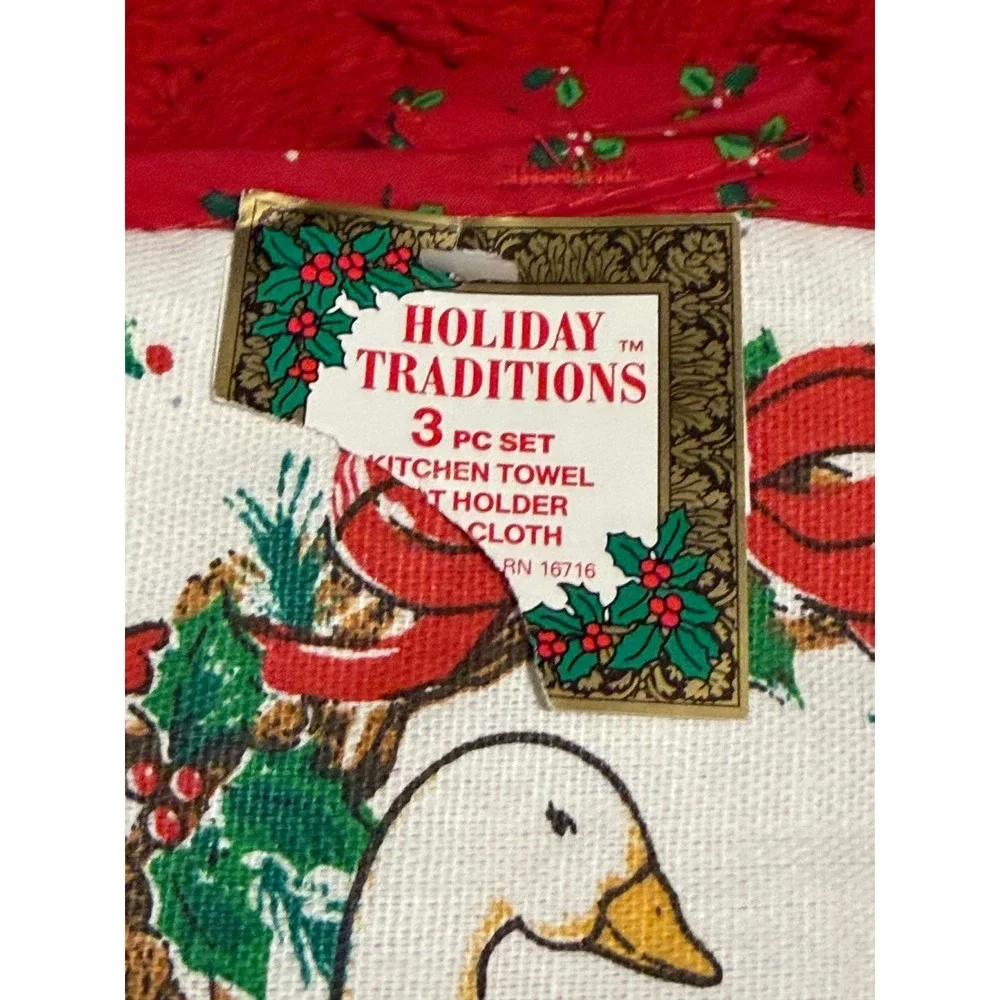 Vintage Holiday Traditions Christmas Goose 3 Pc Kitchen Towel Pot Holder Set